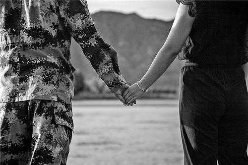 牵手在线观看,浪漫邂逅，情感之旅  第1张